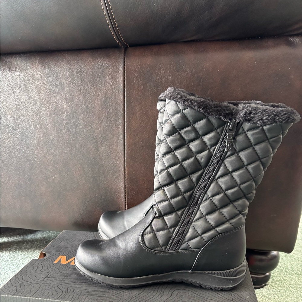 Totes Women Black Quilted Snow Boots NWT size 6